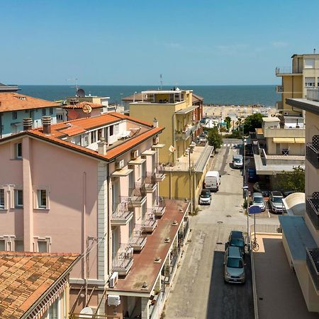 Residence Uno Studio&Suites Rimini Exteriör bild