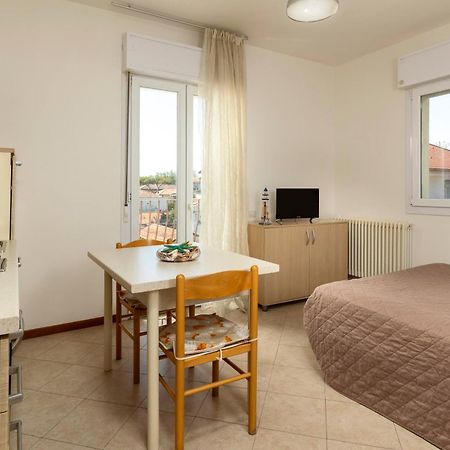 Residence Uno Studio&Suites Rimini Exteriör bild