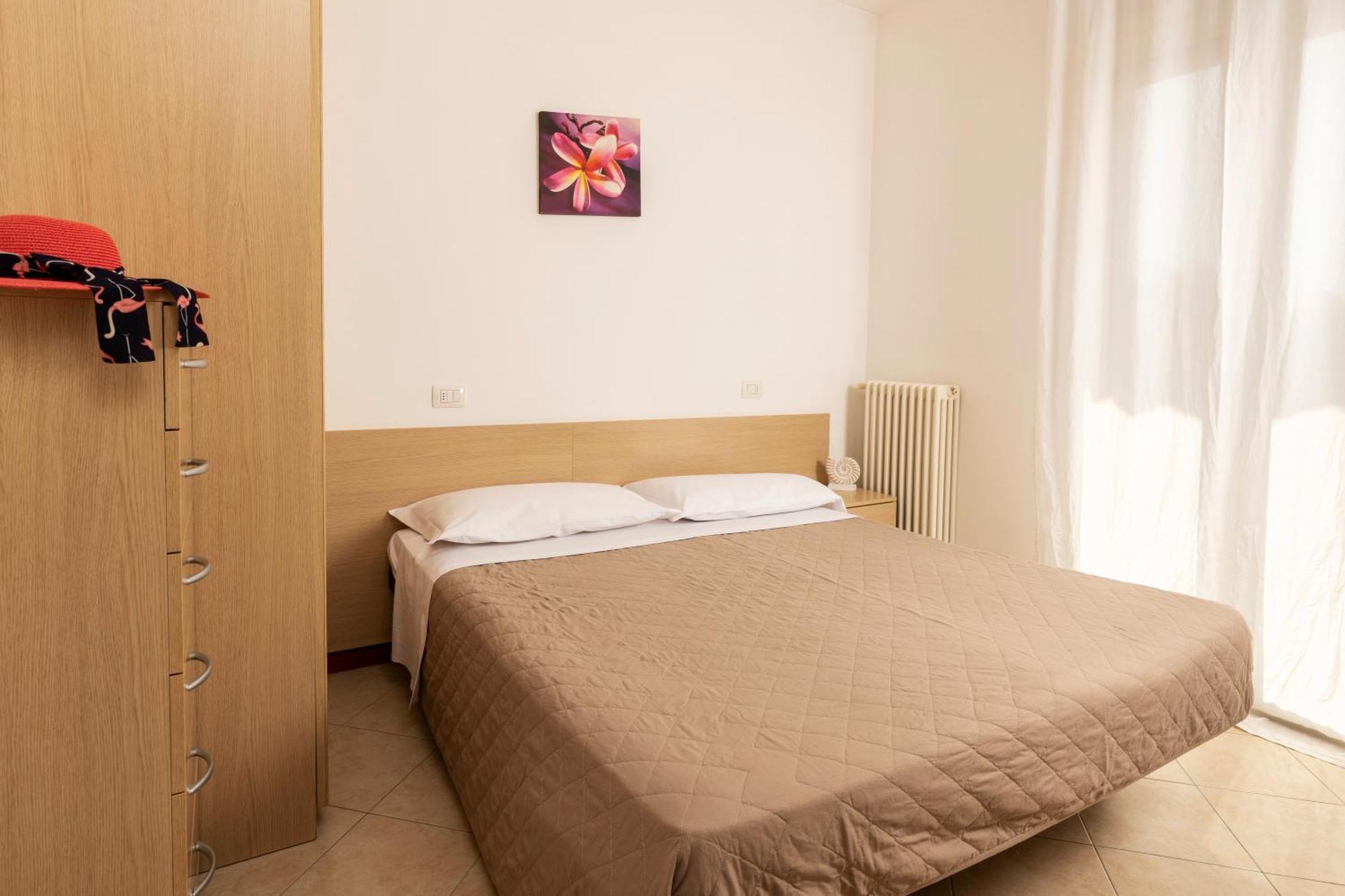 Residence Uno Studio&Suites Rimini Exteriör bild