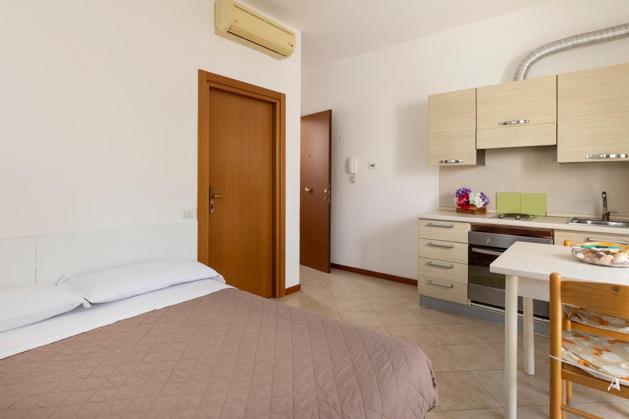 Residence Uno Studio&Suites Rimini Exteriör bild