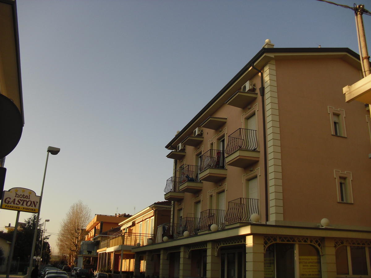 Residence Uno Studio&Suites Rimini Exteriör bild