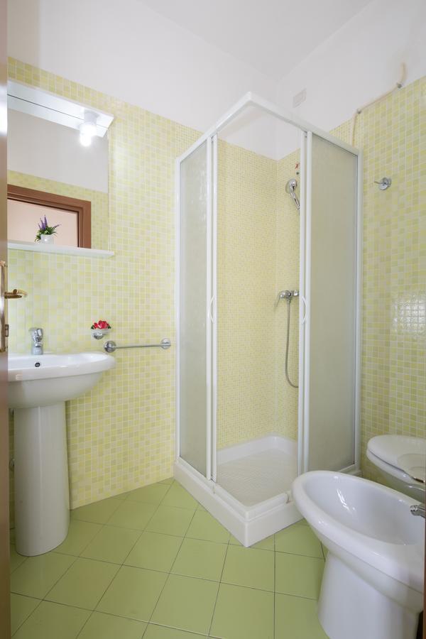 Residence Uno Studio&Suites Rimini Exteriör bild