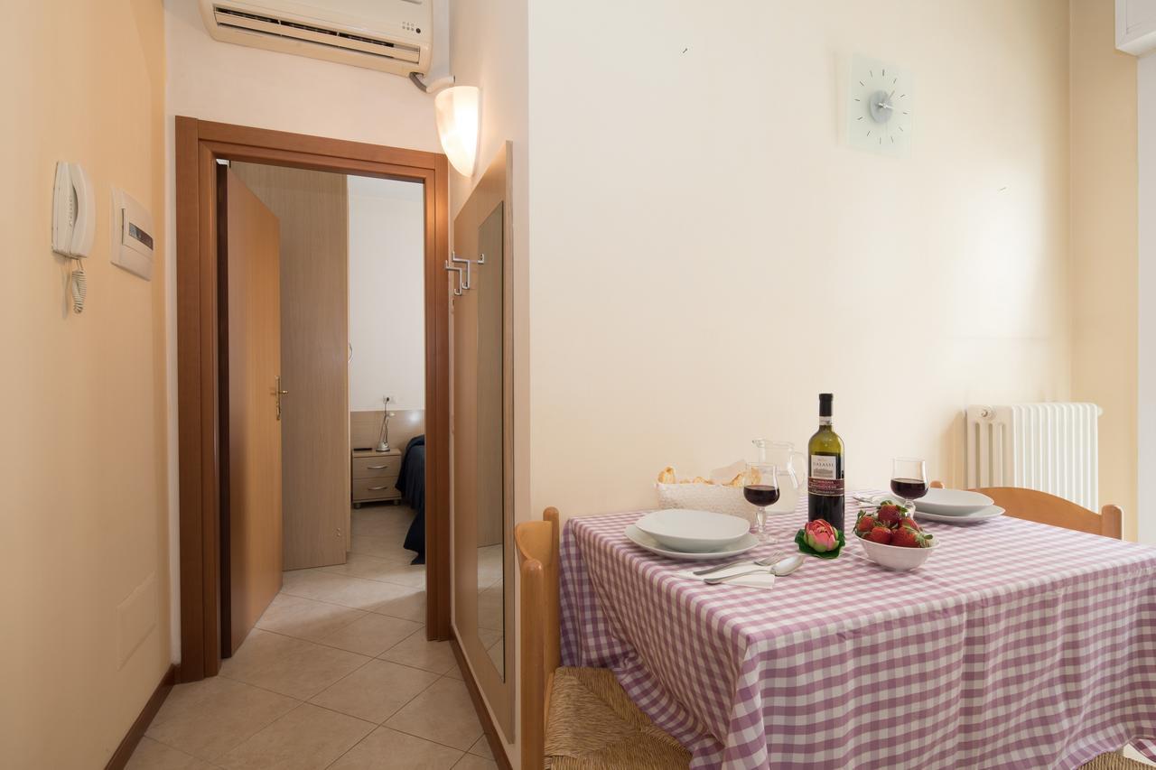 Residence Uno Studio&Suites Rimini Exteriör bild