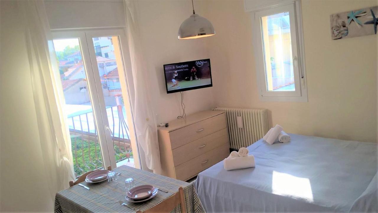 Residence Uno Studio&Suites Rimini Exteriör bild