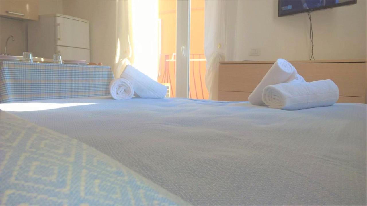 Residence Uno Studio&Suites Rimini Exteriör bild